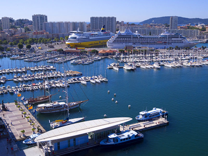 Port de Toulon avec son port de plaisance